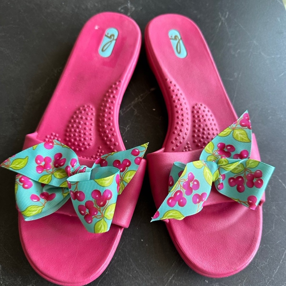 Oka B- Pink Slide Sandals with Floral Bow. Size Large which fits 9.5-10.5